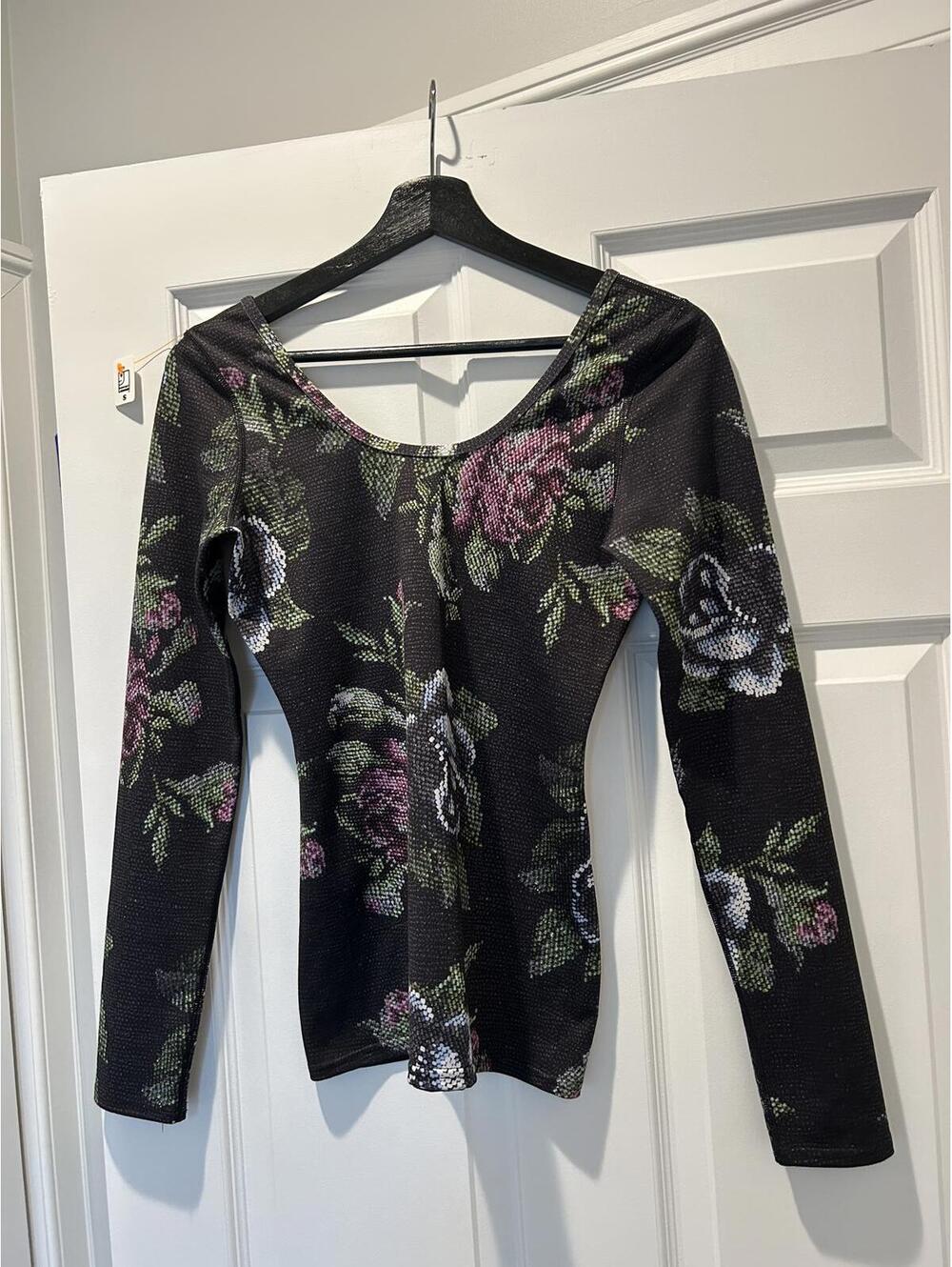Lululemon Garden Party Scoop Neck Athletic Top, Size S/M